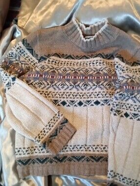 #694 Women's Fair Isle Crewneck Sweater in Beige and Teal - Petite S